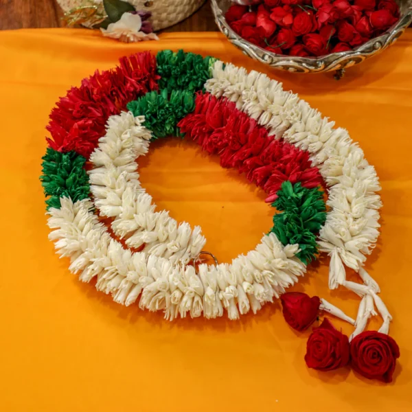 Lilly Wedding Garland (5 ft) - Image 3
